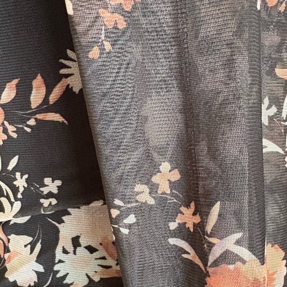 NWT Les Serein Woman’s XS V-Neck Floral Wrap Long Sleeve In Black Pink - Picture 5 of 7